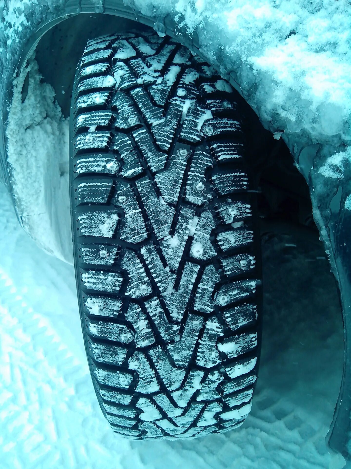 Шипованная резина айс. Pirelli Winter Ice. Пирелли айс Зеро. Pirelli Winter Ice Zero. Pirelli Ice Zero шип.