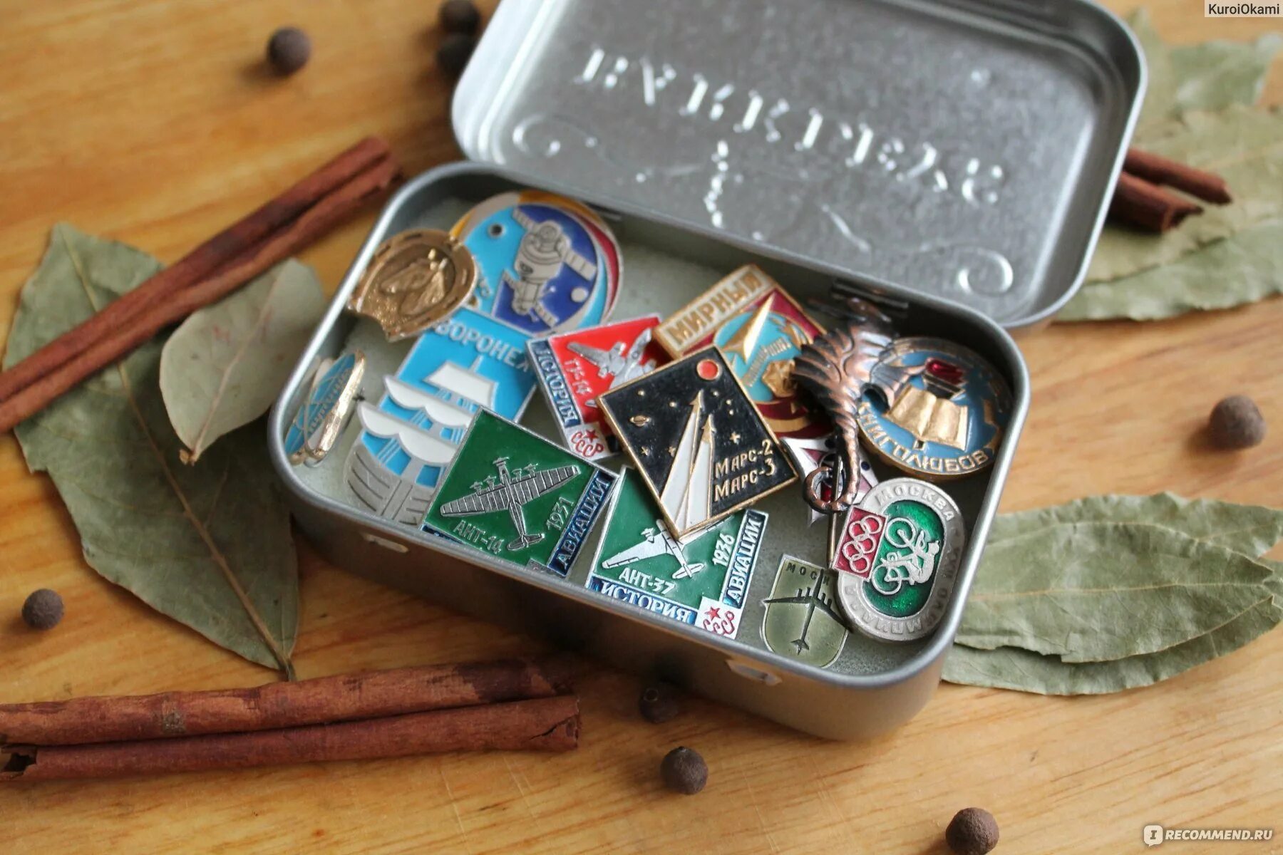 конфетки в железной коробочке