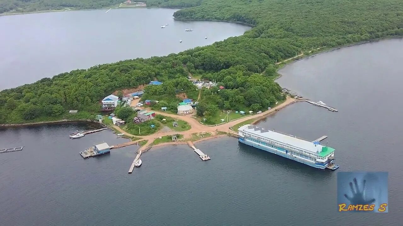 Бухта Воевода Владивосток. Бухта Воевода остров русский. Воевода база отдыха Владивосток. База отдыха Воевода остров русский.