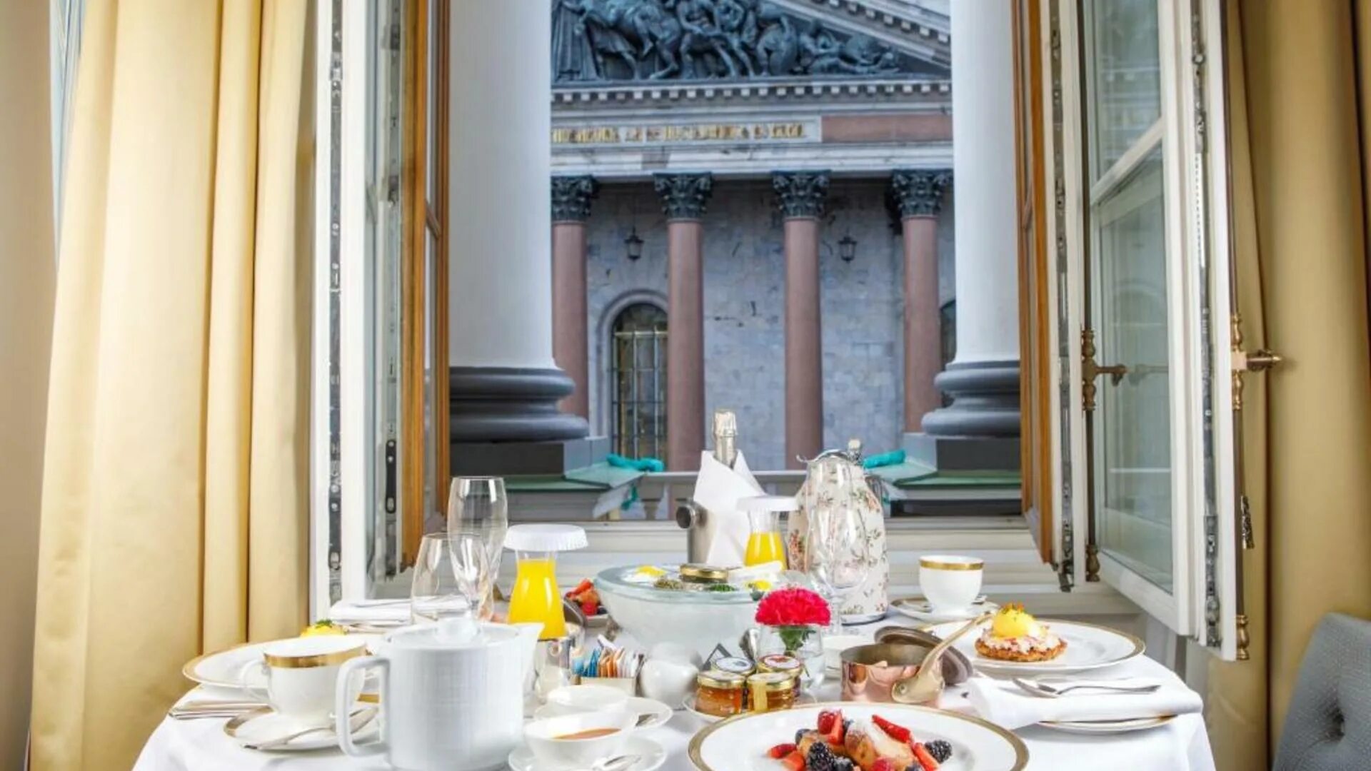 Фо сизонс петербург. Фо сизонс петербург. Терраса four seasons санкт-петербург. Отель four seasons санкт-петербург. Отель four seasons lion palace.