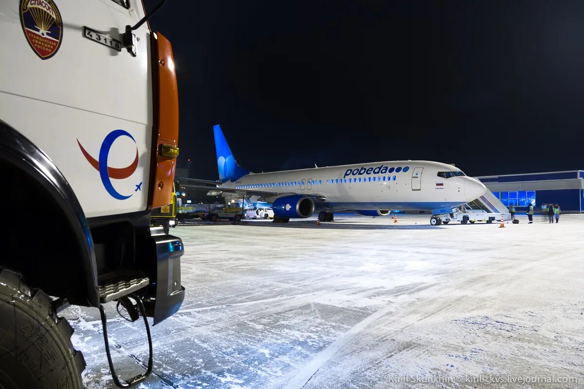 Авиарейсы красноярск москва. Самолет победа Красноярск. Самолет победа Красноярск Москва. Москва Красноярск победа. Перелет Красноярск Москва победа.