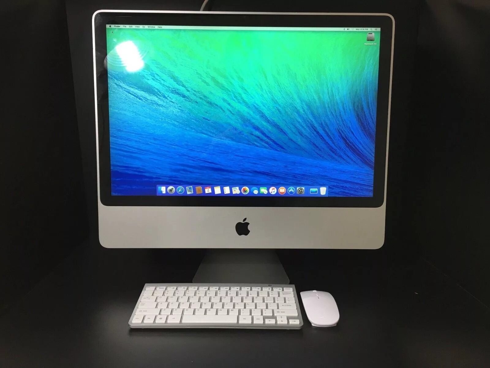 Apple desktop. Apple Mac 1. Компьютер Эппл макинтош Мак. Компьютер Аппле макинтош. Первые компьютеры Эппл макинтош.