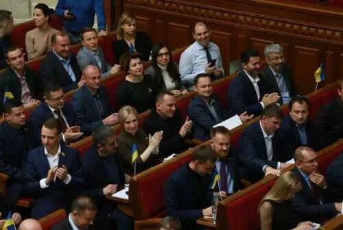 Депутаты рады обсуждают