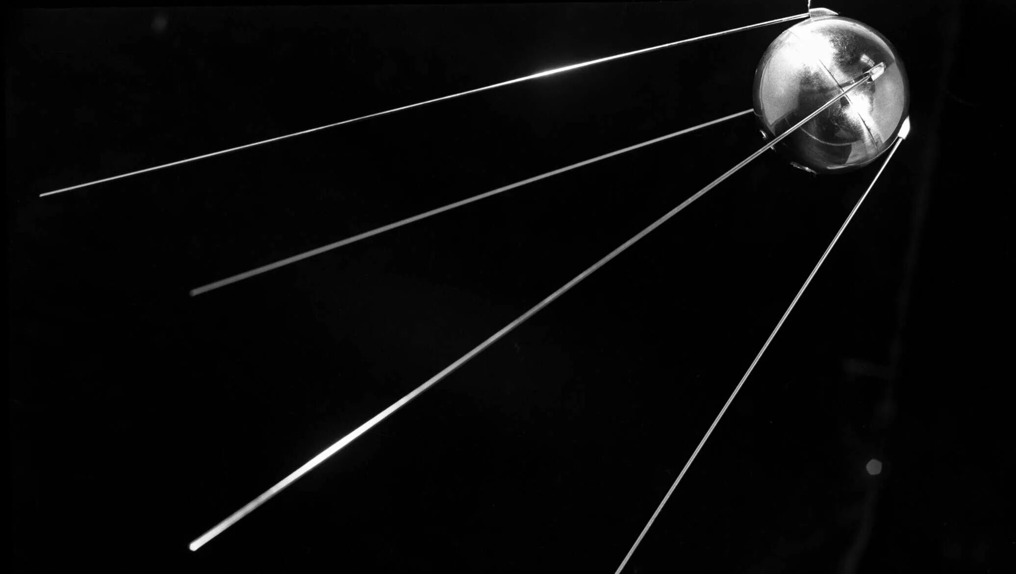 Самый первый спутник земли. 4 Октября 1957-первый ИСЗ "Спутник" (СССР).. Первый искусственный Спутник земли 1957. 4 Октября 1957-первый ИСЗ "Спутник" (ССС. Спутник 1 первый искусственный Спутник земли.