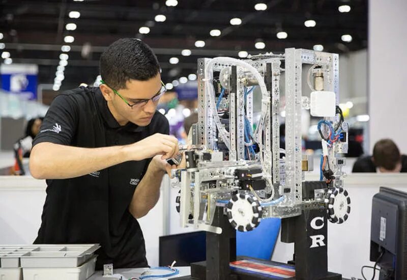 Робототехника кем работать. Мобильная робототехника WORLDSKILLS. Абу Даби 2017 World skills mobile Robotics. Мехатроника WORLDSKILLS. Studica WORLDSKILLS Robots.