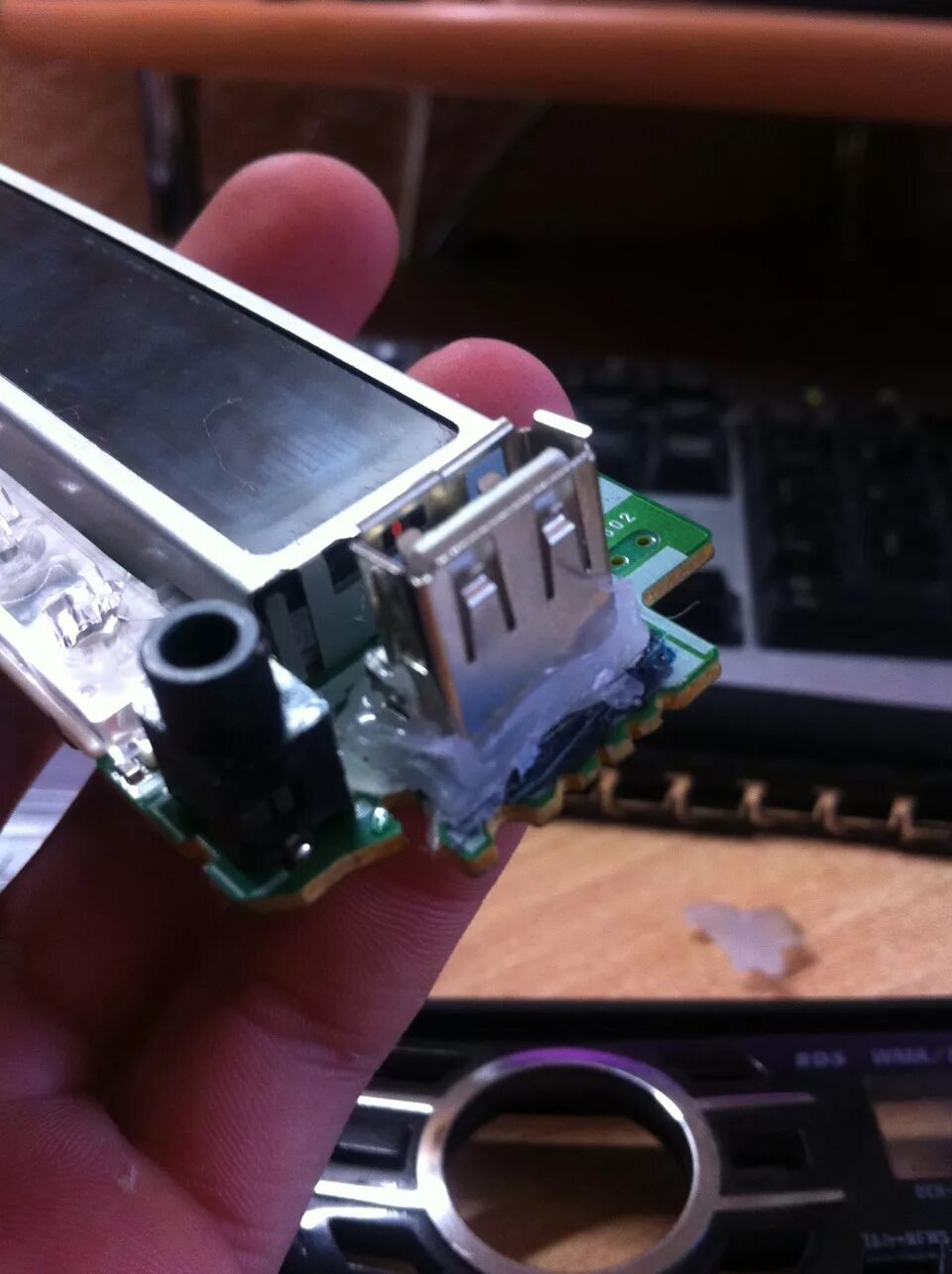 USB гнездо для магнитолы Пионер. Гнездо USB для магнитолы Pioneer. USB порт панельки Pioneer. УСБ разъём для магнитолы Пионер.