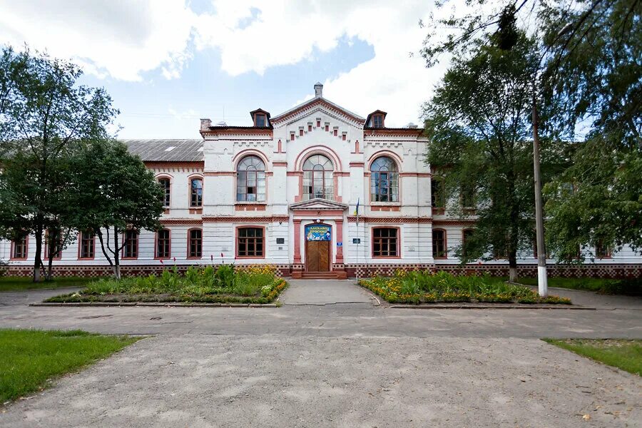 Города харьковской обл. Школа в городе Изюм Харьковской области. Город Изюм школа 4. Город Изюм Харьковской области. Школа Изюм Харьков.