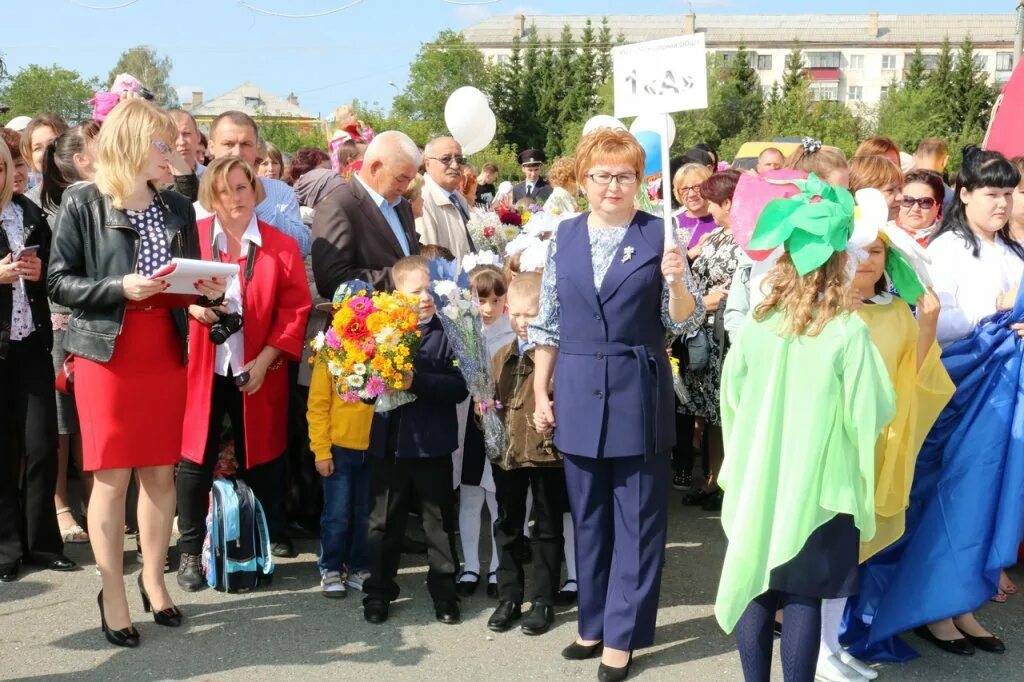 Погода верхнеуральский район п. Межозерный школа 1. Школа номер 2 поселок Межозерный. 1 Сентября в Межозерном. Выпускной Межозерный.