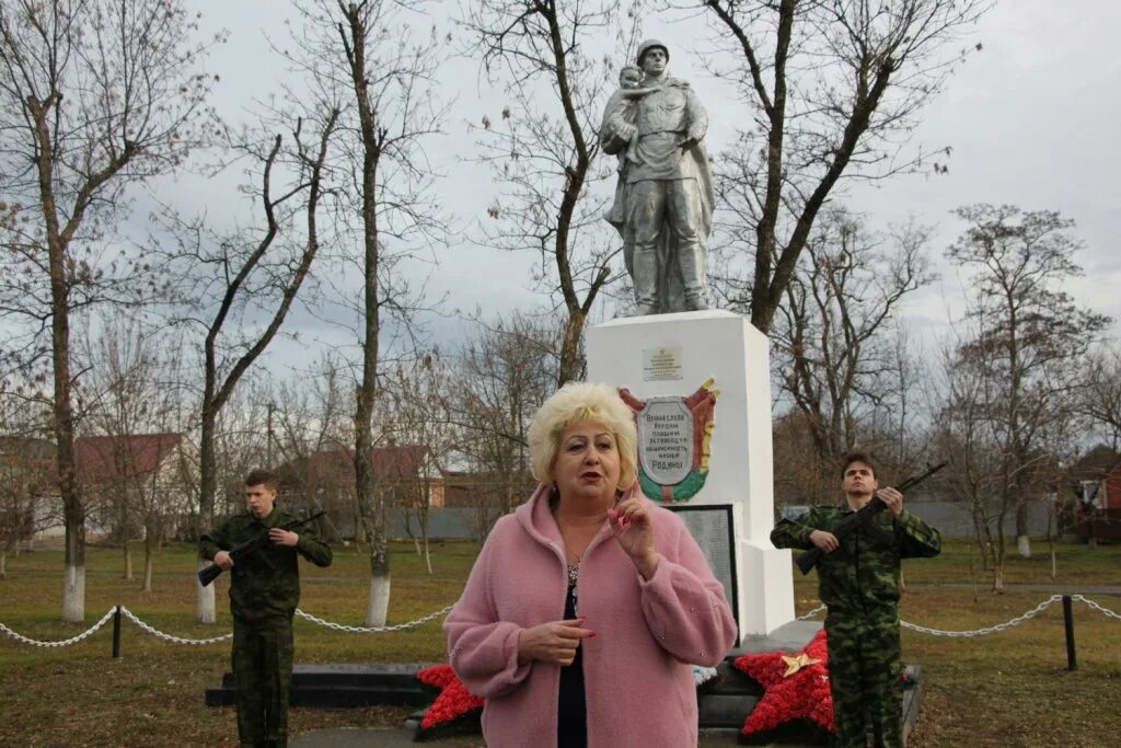 Рп5 краснодарский край на месяц. Ст.Бузиновская Краснодарский край Выселковский район. Памятники в Новомалороссийской. Поселок Газырь Выселковского района. Поселок Газырь достопримечательности.