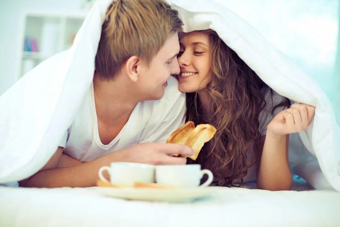 Интересно провести время с любимым. Романтическое утро. Утренний поцелуй. Завтрак с любимым. Романтическое утро для двоих.