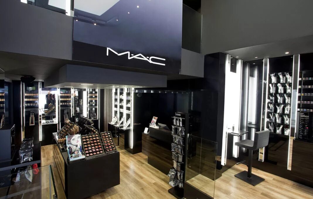 Mac магазин косметики. Интерьеры магазина Mac. Mac Cosmetics магазины. Мак салоны косметики. Mac shop ru