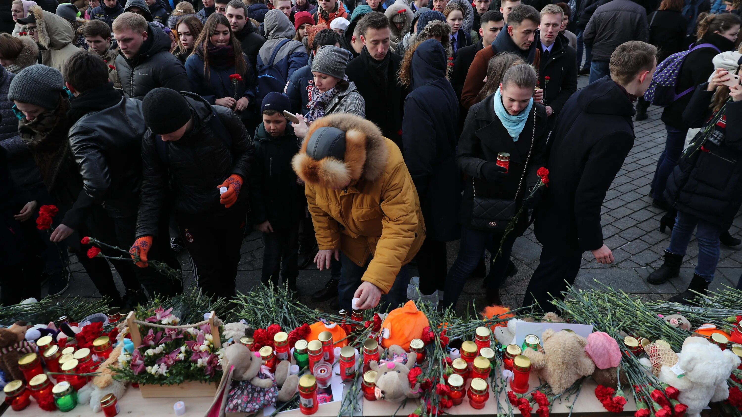 Список погибших в торговом центре. Пожар в Кемерово в ТЦ зимняя вишня. ТЦ зимняя вишня Кемерово. Зимняя вишня Кемерово 2018. ТЦ зимняя вишня 2018.