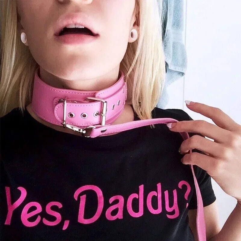 Yes Daddy. Футболка Yes Daddy. Yes Daddy футболка женская. Милый розовый кляп.