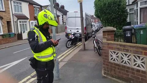 Traffic warden перевод