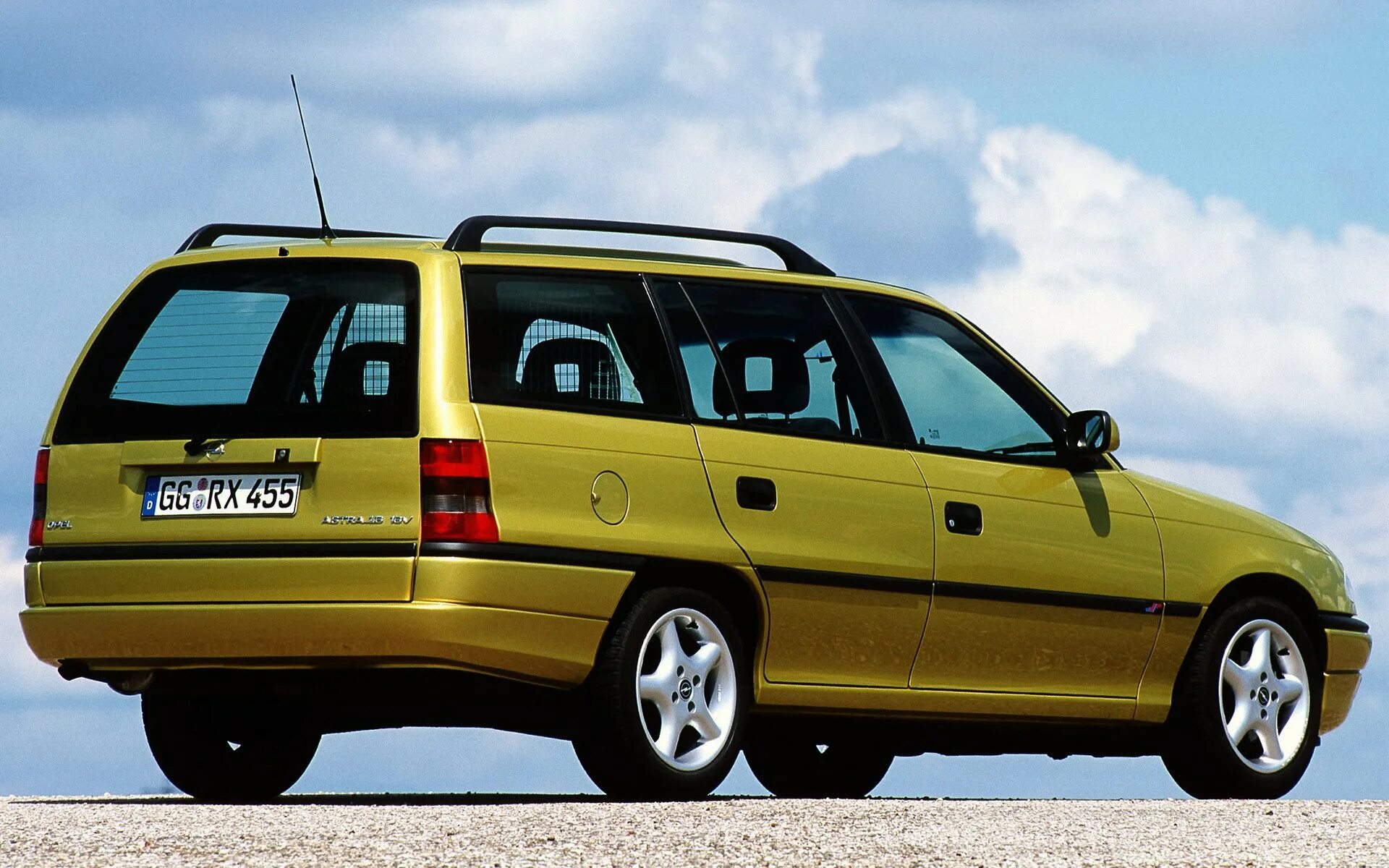 Опель универсал f. Opel Astra Caravan 1997. Opel Astra Caravan 1996. Opel Astra f 1997. Opel Astra 1996.