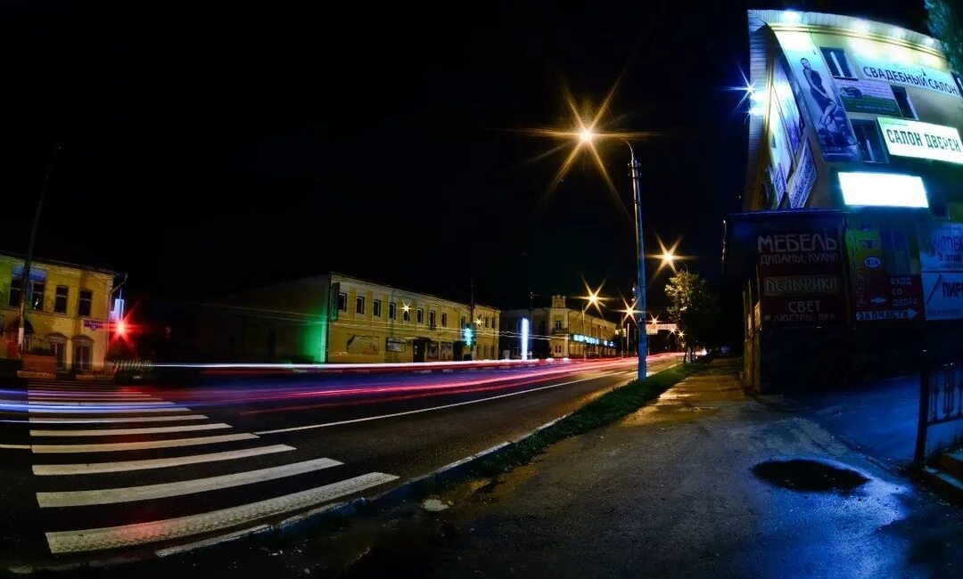 город в огне. у ночного огня. город чехов вечерний. темною ночью чехов. город чехов вечерний.