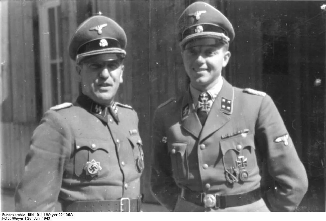 Два офицера. Фриц Клингенберг. Хайнц Клингенберг. Юрген Вагнер бригадефюрер СС.