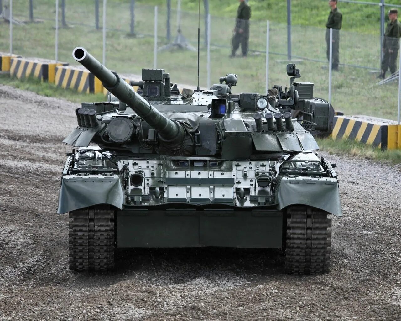 Танк т 80у. Танк т80. Т-80 основной боевой танк. Т 80 БВМ Калибр. Т 80 ОБТ.
