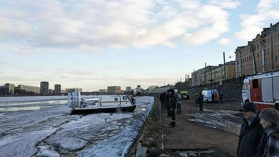 Затонувший Петербург. МЧС спасли на Неве в Санкт-Петербурге. Питер утонет