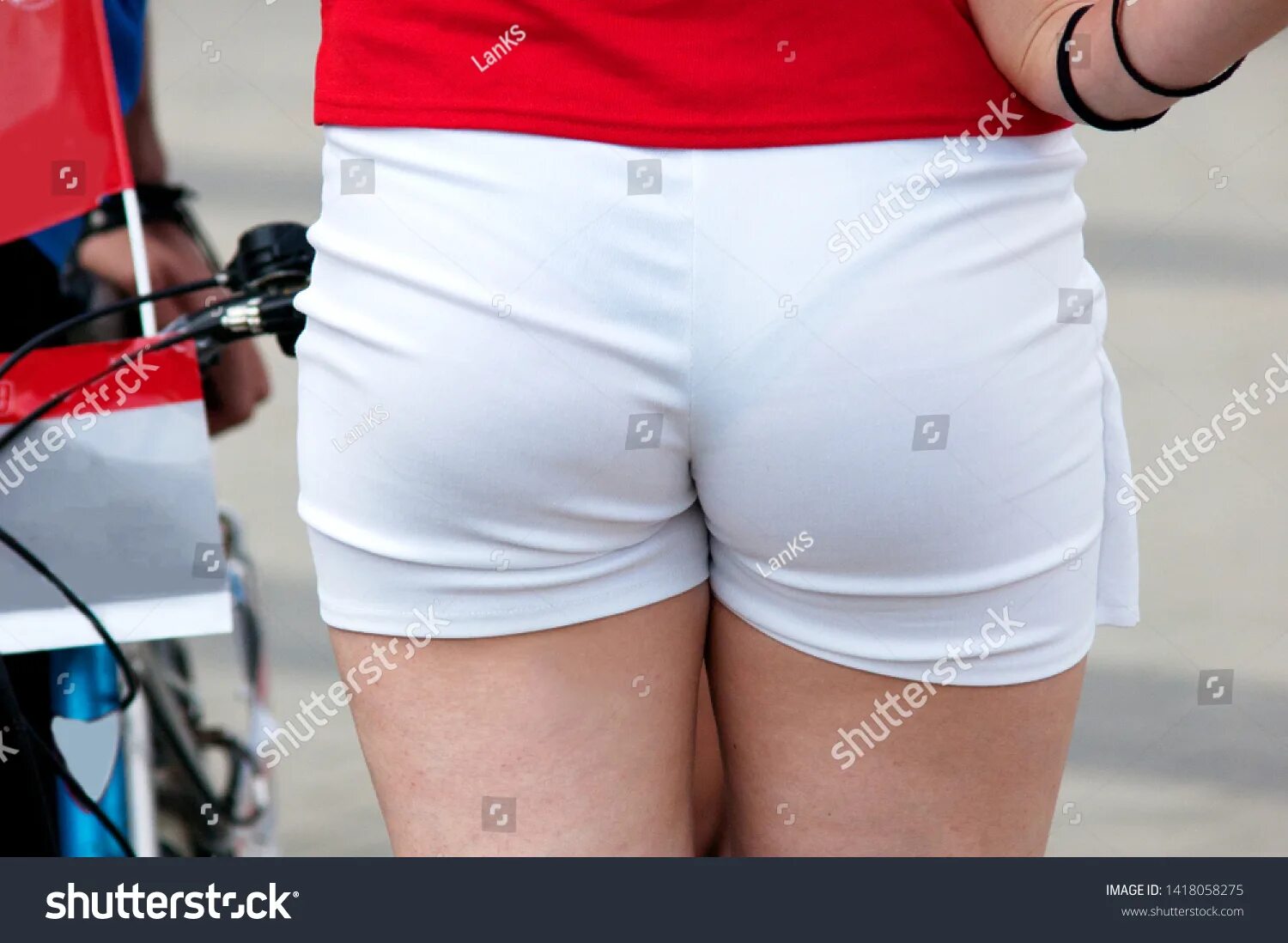 Close short. Девушки в велошортах подсмотрено. Across thigh шорты. Шорты Iambrella. Booty in Cycling shorts girls.