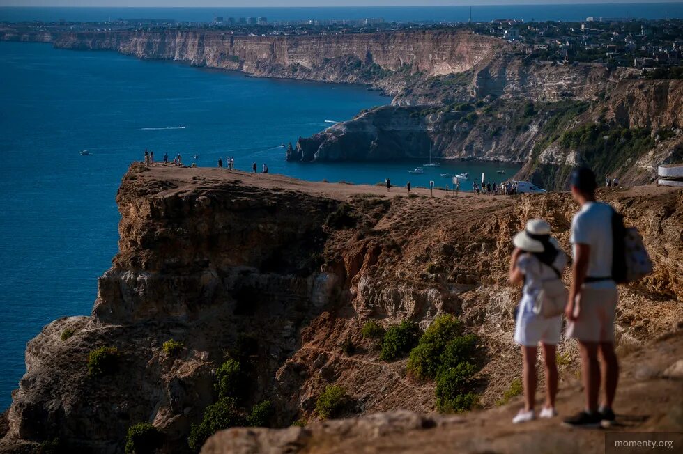 Мыс Фиолент в Крыму. Фиолент Крым спуск к морю. Отдайте Крым Турции. В Крыму и Турции одно море. Стоит ли ехать летом в крым 2024