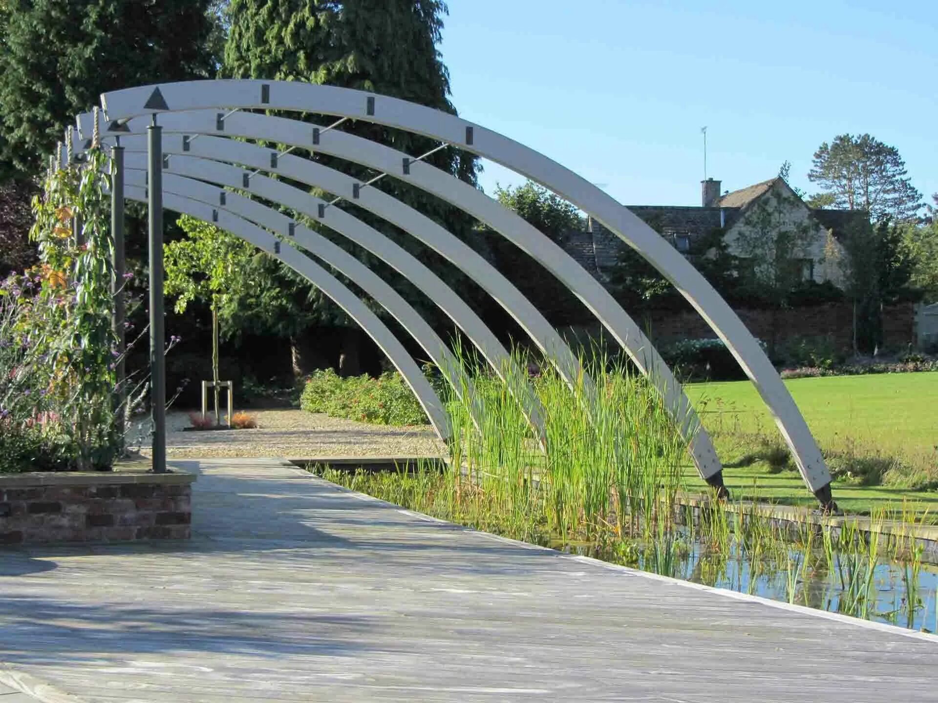 Малые архитектурные формы фонтаны. Крепление малых архитектурных форм скамейки. Установка малых форм. Качеля деревянная. Полуарка садовая.