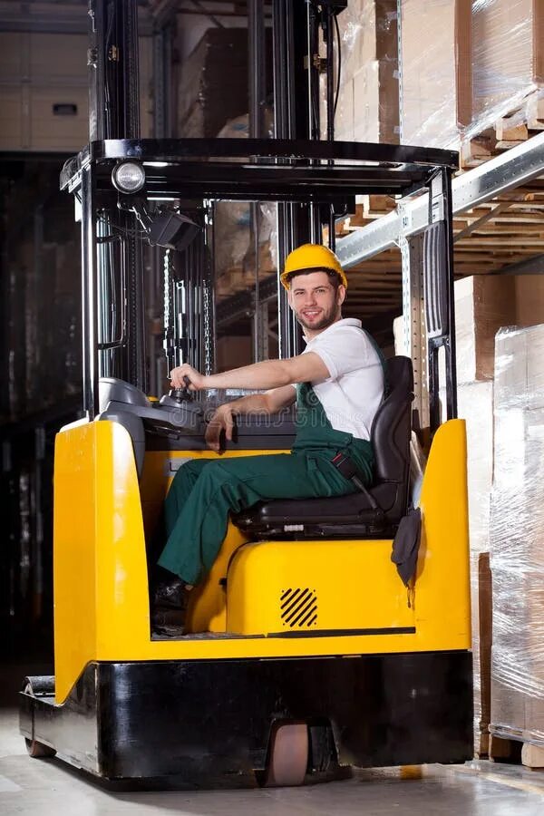 Электрокара погрузчик. Погрузчик на складе. Clark 6000 lb forklift. Работа водитель погрузчика в перми. Водитель погрузчика ричтрака.