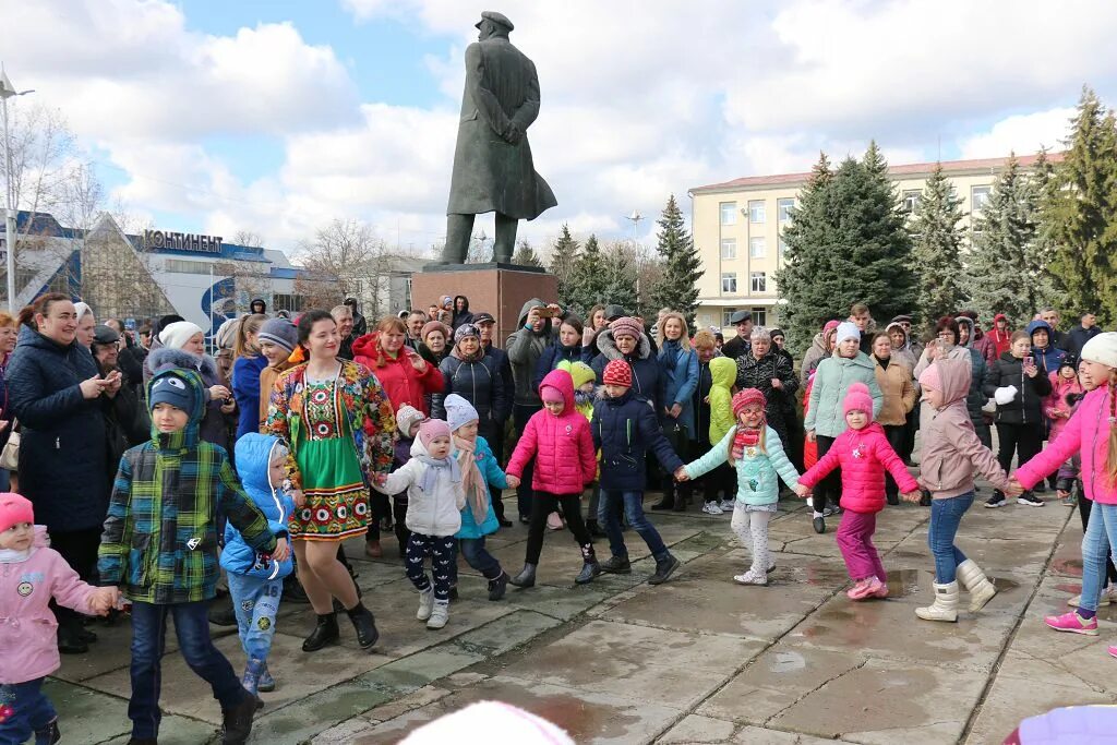 Масленица во фрязино. Масленица в Североморске. Масленицу в этом году на площади в Рыбнице не отмечали.