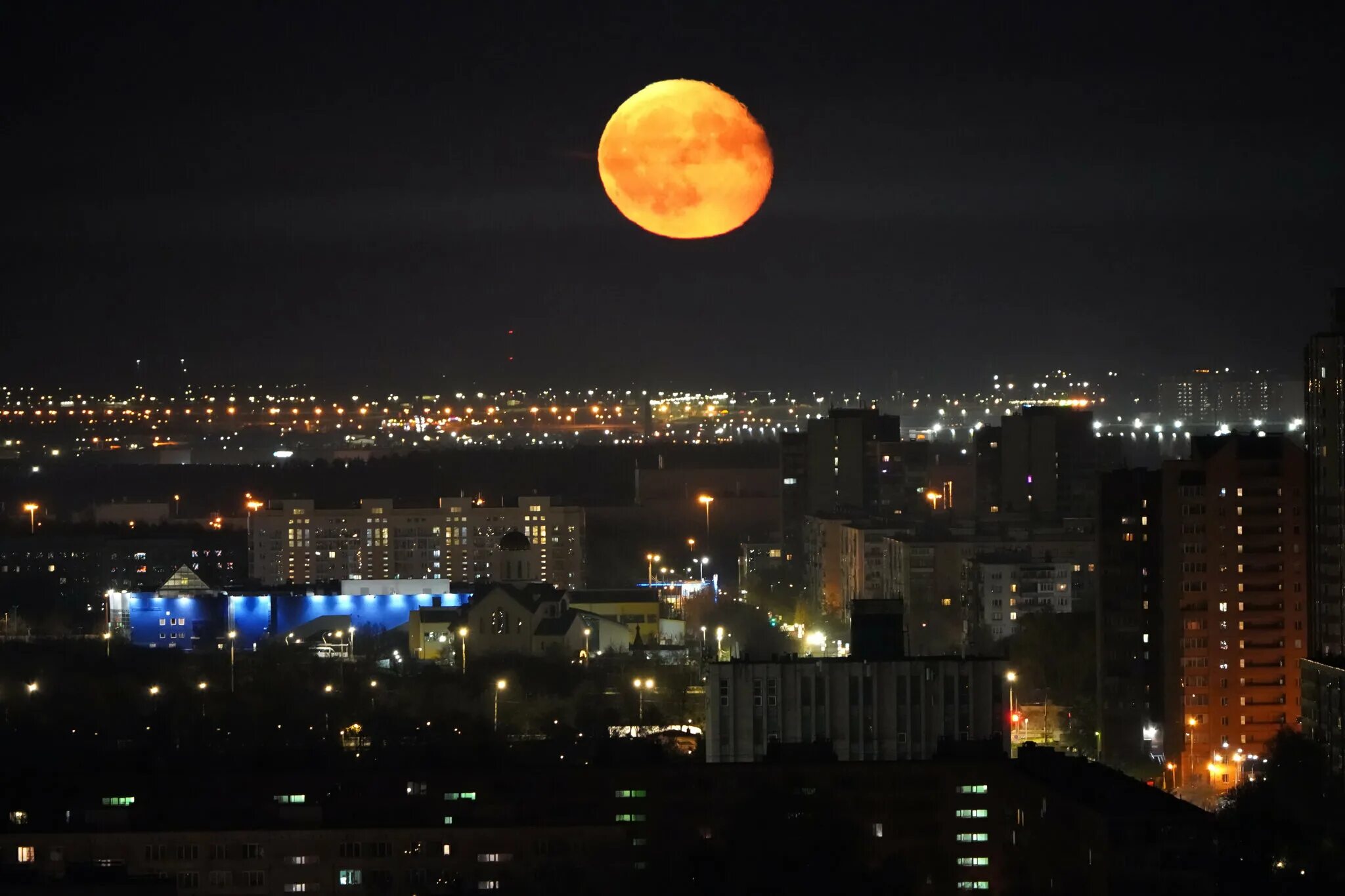 Восход Луны. Город на Луне. Луна сейчас. Фото Луны 5 мая 2023 год. Во сколько восход луны