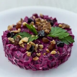 Салат свекла с чесноком и черносливом рецепт