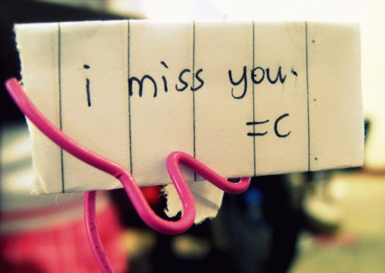 Miss you. I Miss you. Missing you картинки. You Miss me смешные картинки. Как переводится ай ю