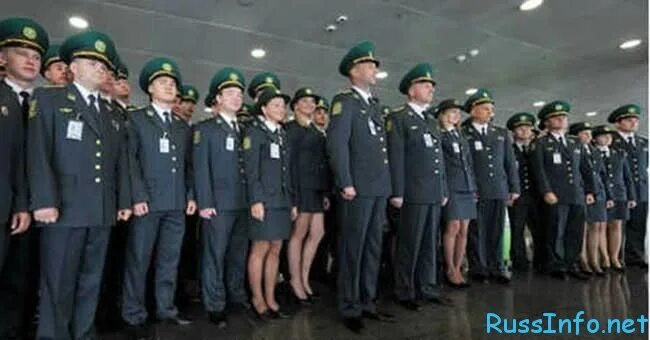 Зарплата сотрудника таможни. Таможенное дело зарплата. Зарплата таможенного работника. Оклад сотрудника таможни. Зарплата таможенника.