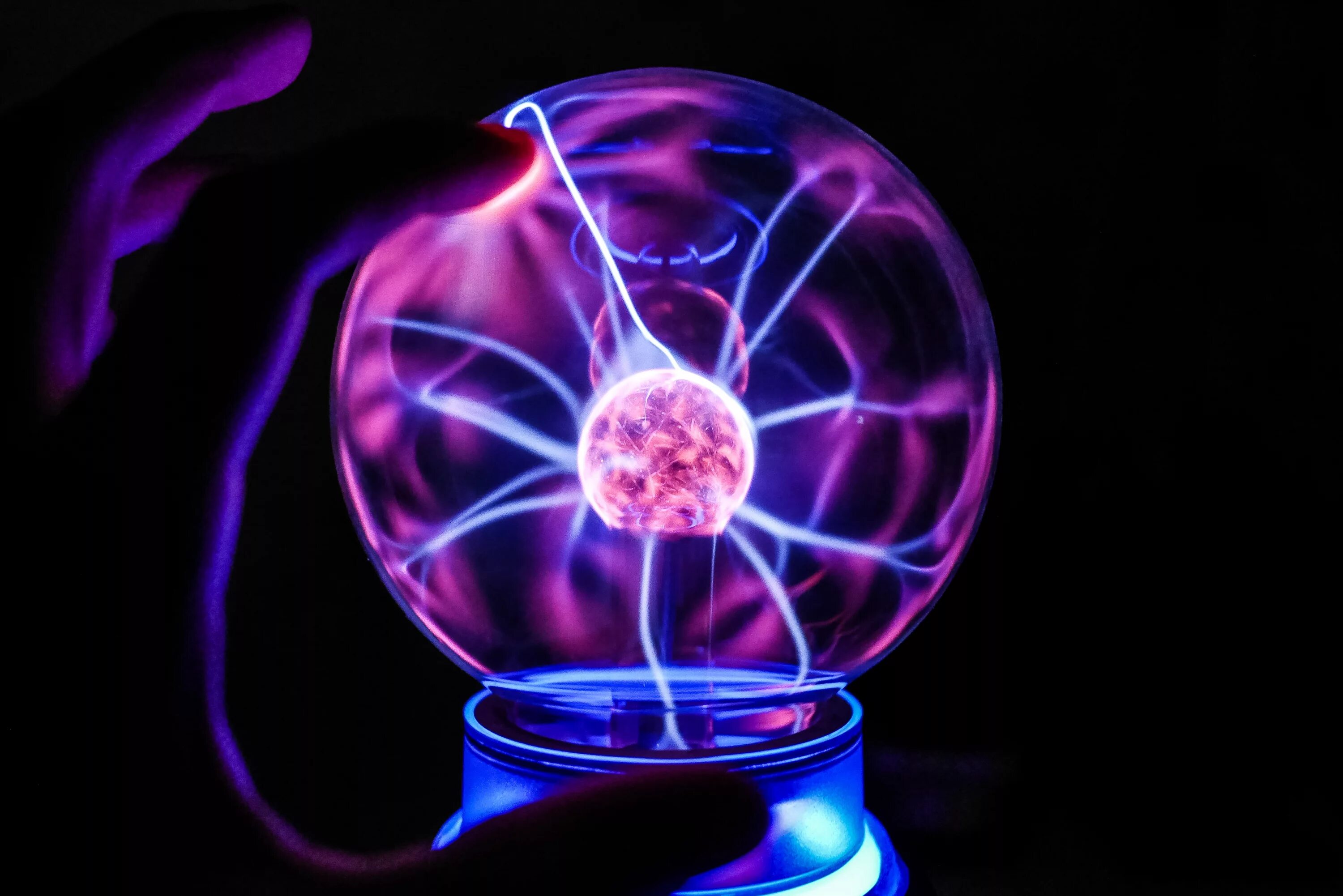 Неоновые лампы плазма. Плазменный шар Тесла. Электрический шар.
