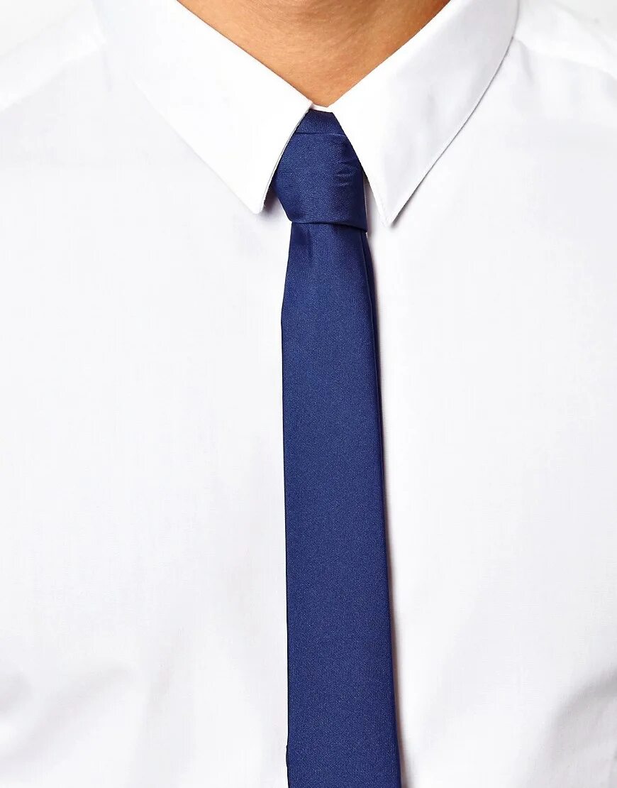 Синяя рубашка. Рубашка hugo boss slim fit. Рубашка с галстуком. Темно синий галстук. Белая рубашка.