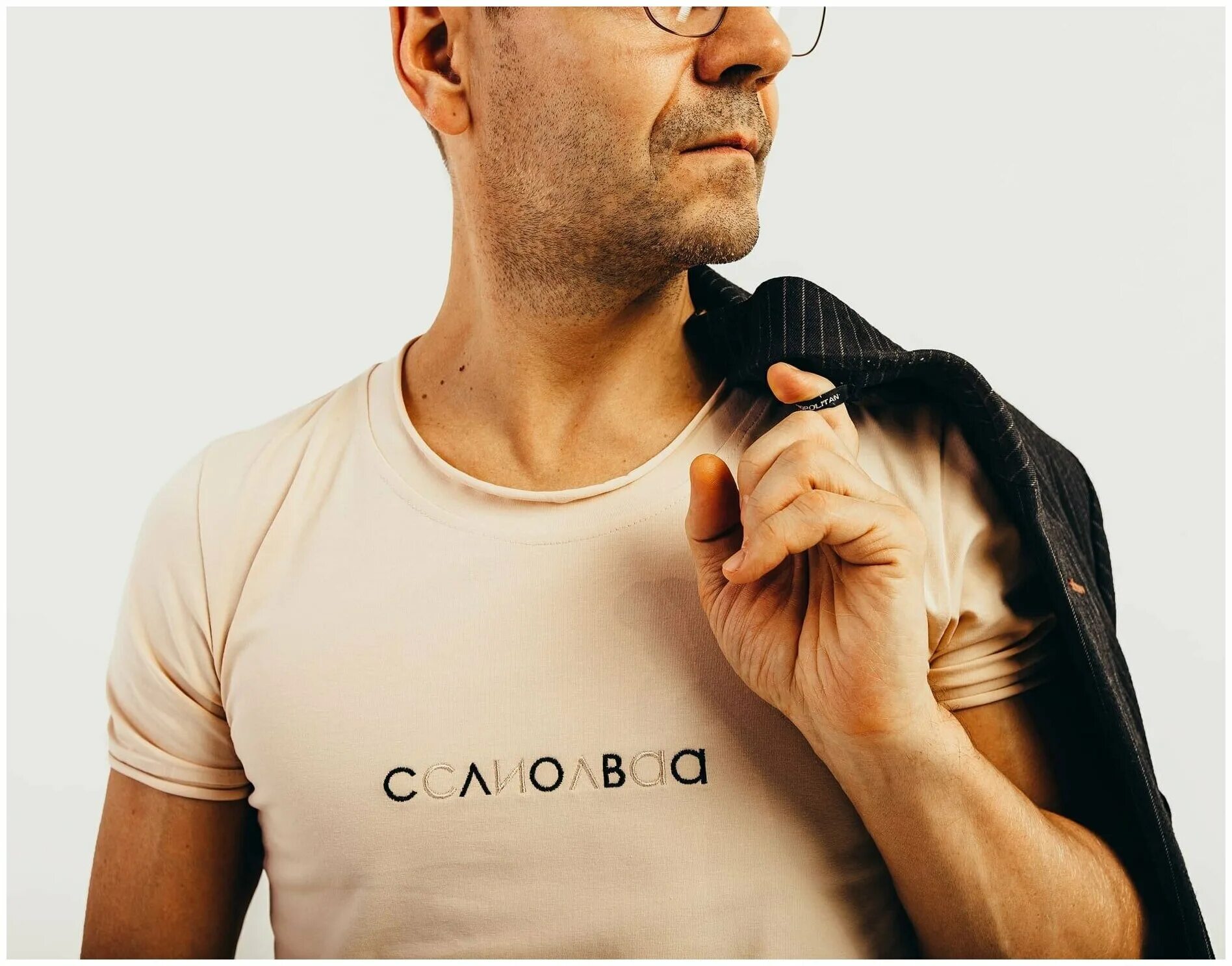 Force wear. Футболка со словом. Av Wear.