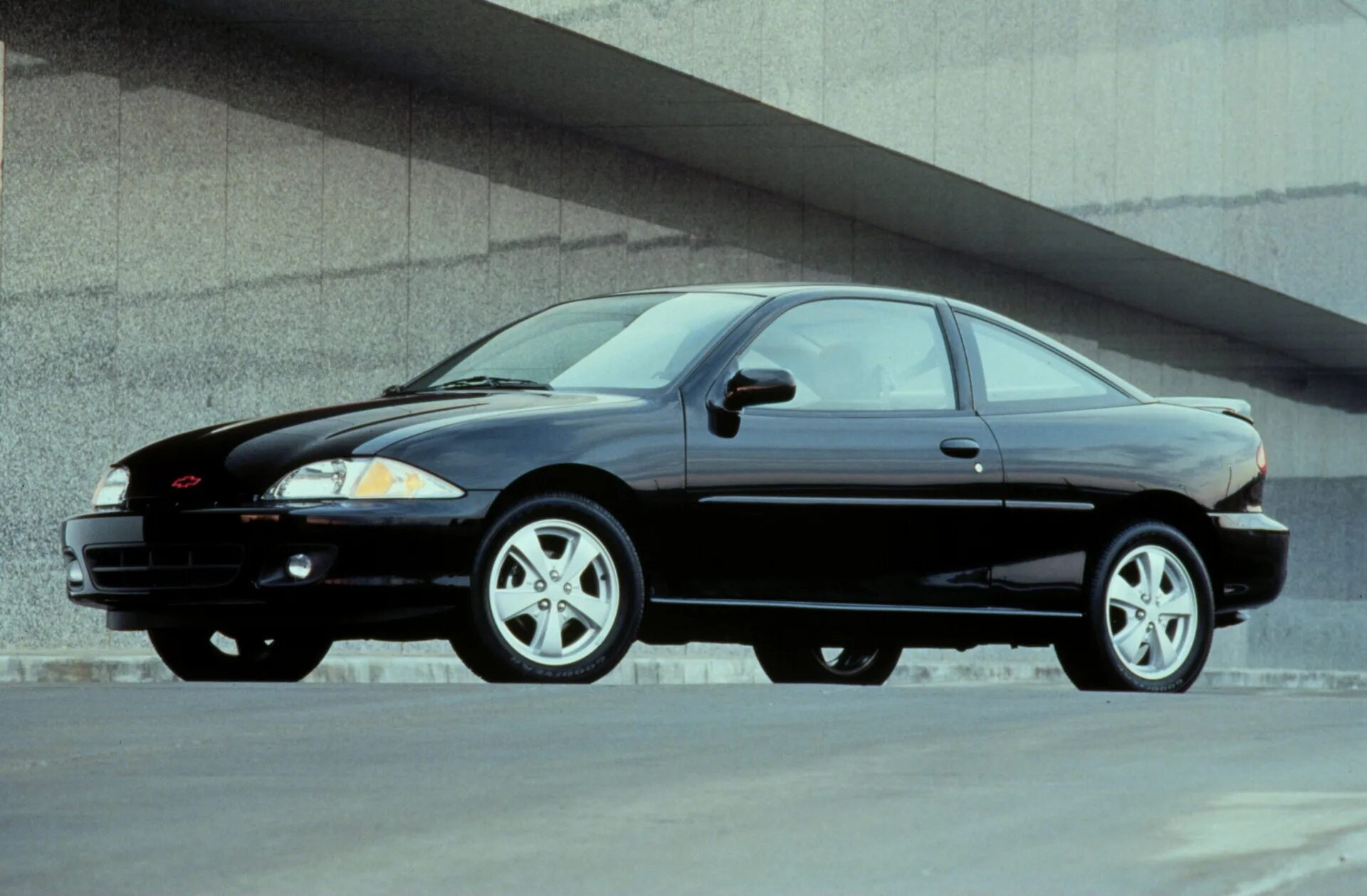 Купе 2000 годов. Chevrolet Cavalier 2000. Chevrolet Cavalier Coupe 2002. Шевроле кавалер 2001. Chevrolet Cavalier Coupe.