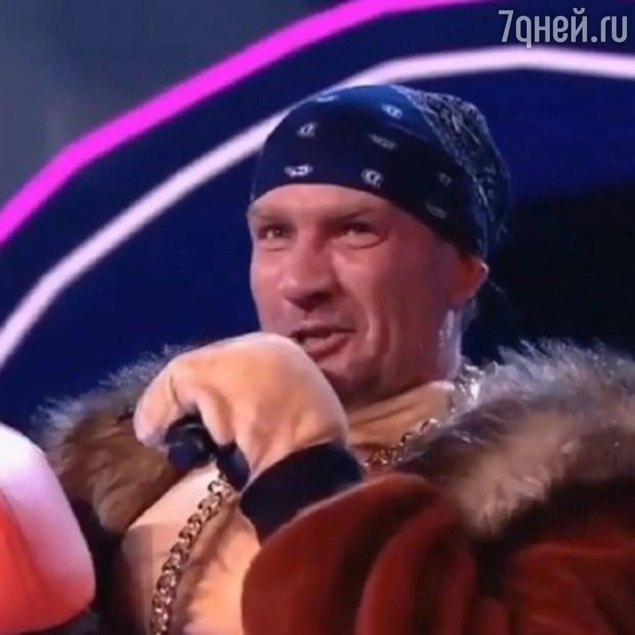 Пёс шоу маска кто. Маска пса в шоу маска. Кто снял маску 20. Кто снял маску 20. Киркоров тодоренко шоу маска.