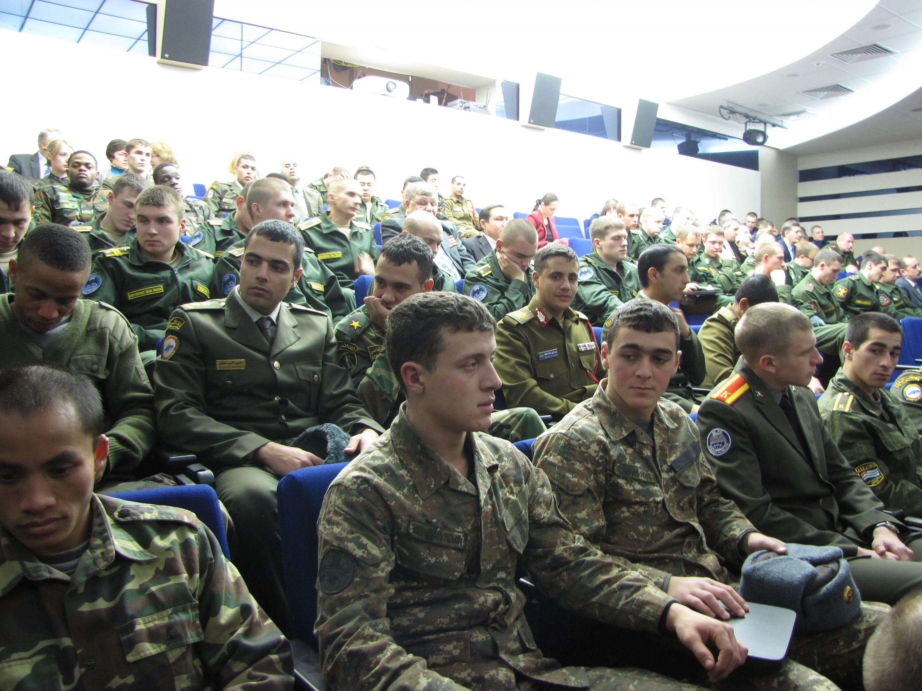 Новосибирск военные. Военное училище в Академгородке. Новосибирское высшее военное командное училище. Военный институт Новосибирск Академгородок. Академгородок Новосибирск НВВКУ.