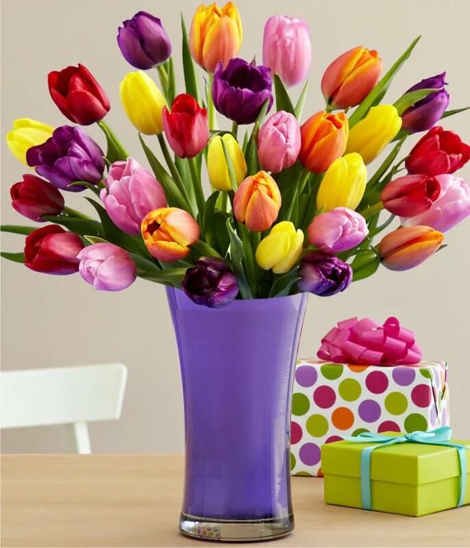 С днем рождения женщине красивые тюльпаны поздравления. Букет "день рождения". Тюльпаны открытка. С днем рождения открытки с цветами. Стильные цветы с днем рождения.