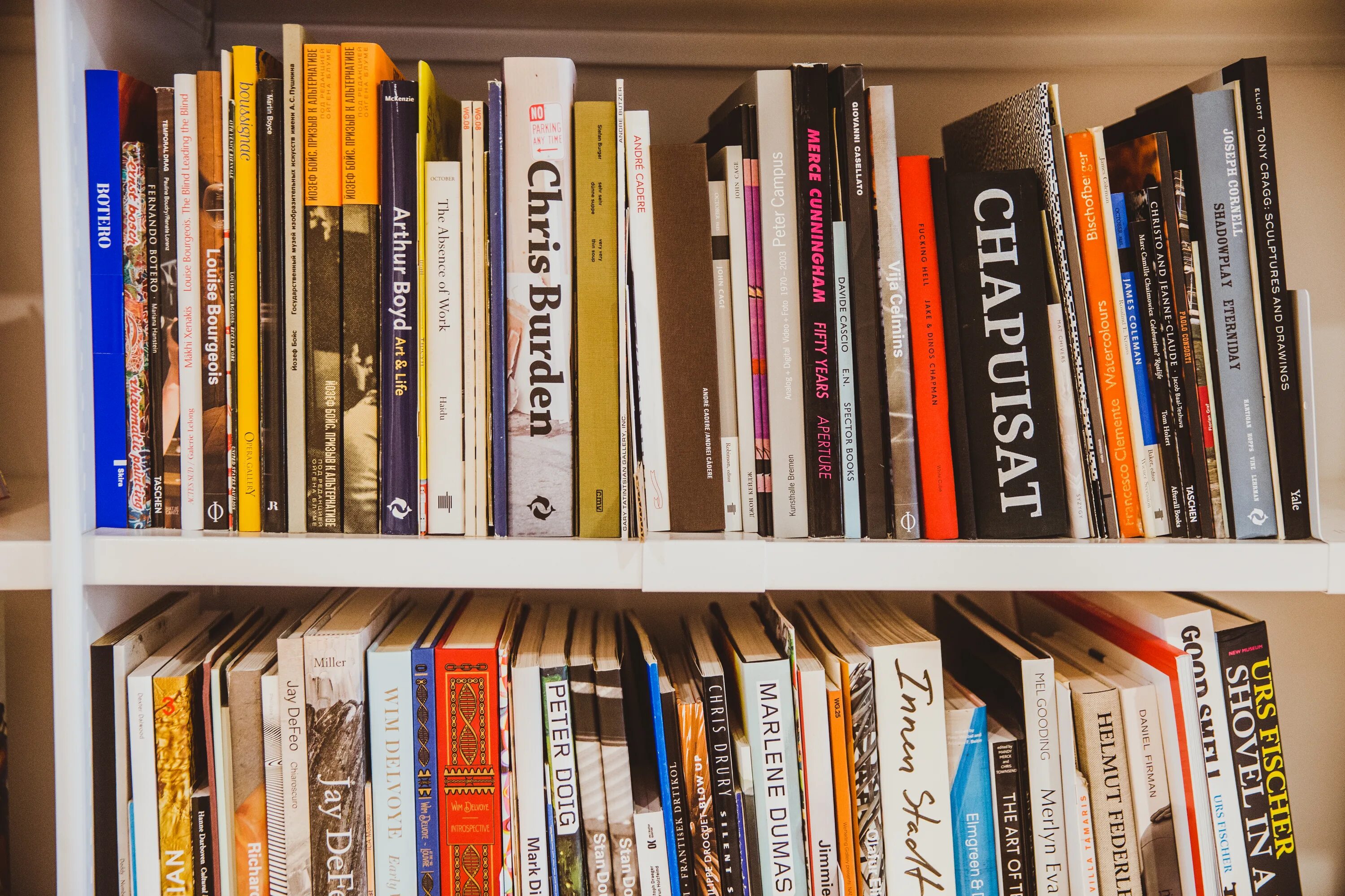 Библиотека гаража парк горького. Библиотека музея гараж. Библиотека музея гараж москва. Garage library. Гараж интерьер библиотека.