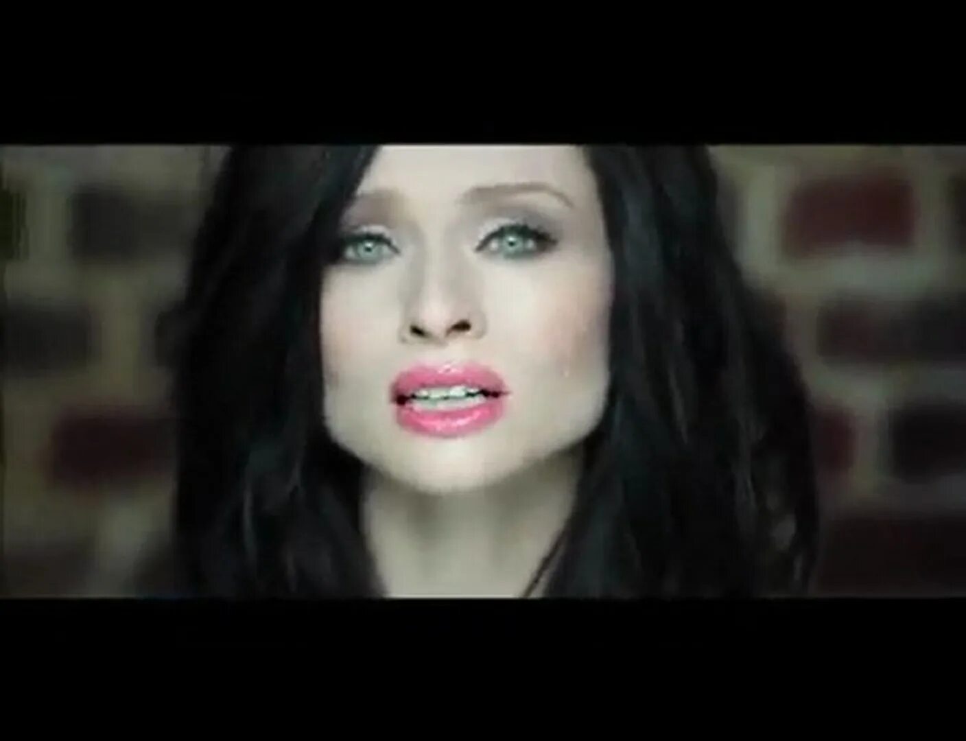 Джуниор Калдера и Софи Эллис Бекстор. Can't Fight this feeling Junior Caldera, Sophie Ellis-Bextor. Sophie Ellis Bextor can't Fight this. Sophie Ellis Bextor клип 2010. Bextor can t fight this feeling