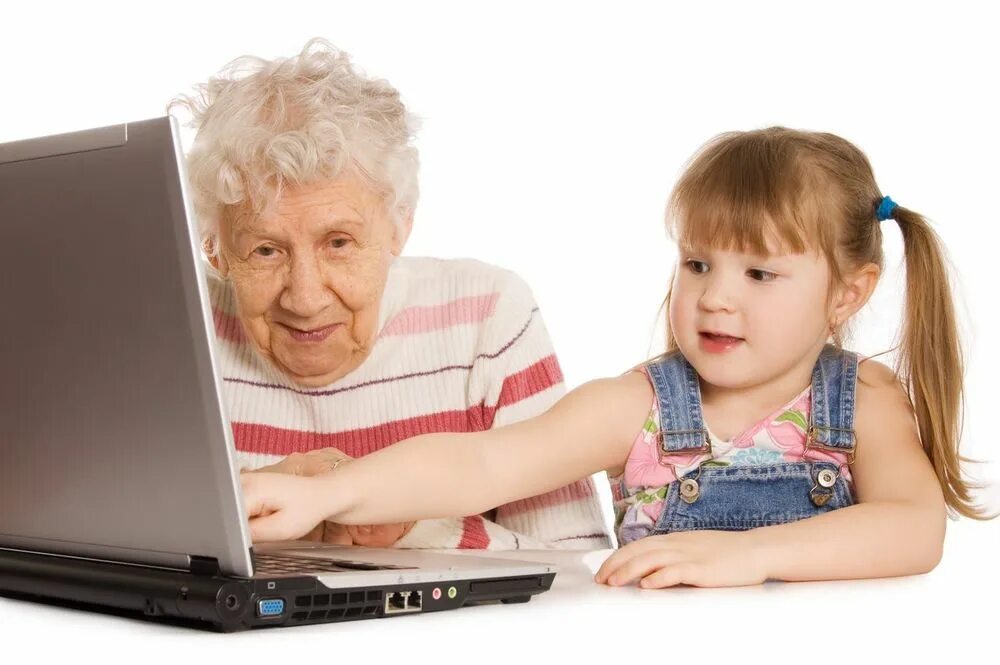 Бабушки делают уроки. Бабушка и внук за компом. Бабушка и компьютер. Бабушка и внуки за компьютером. Бабушка и дедушка за компом.