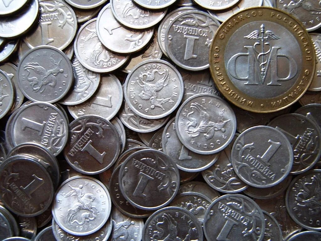Время рублей. Железные монеты. Железный рубль. Много железных денег. Монеты рубли много.