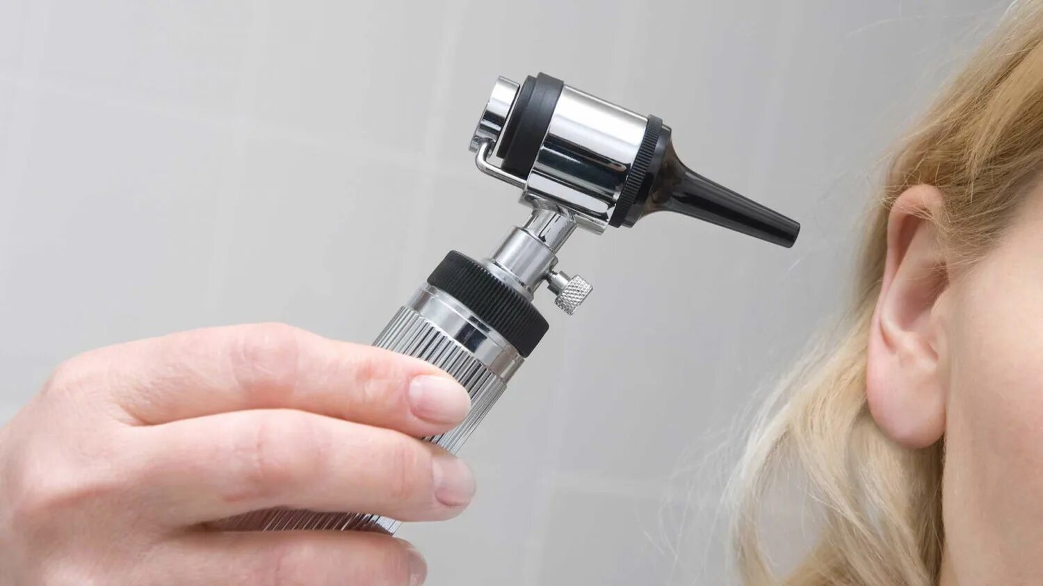 Чем можно промыть ухо в домашних. Отоскоп (инструмент ЛОР-врача) - 1. Приборы отоларинголога.