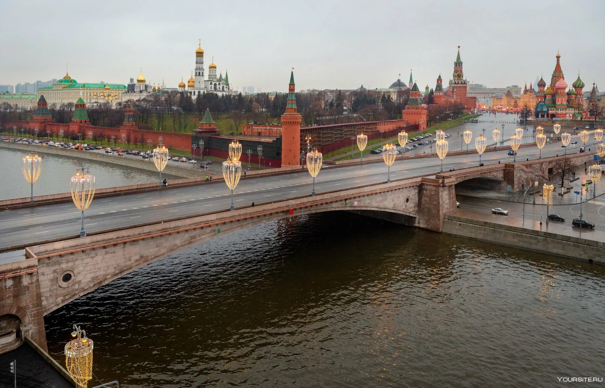 Каменный мост где. Большой Москворецкий мост в Москве. Малый Москворецкий мост в Москве. Большой Москворецкий мост каменный. Большой Москворецкий мост в Москве пешеходная зона.