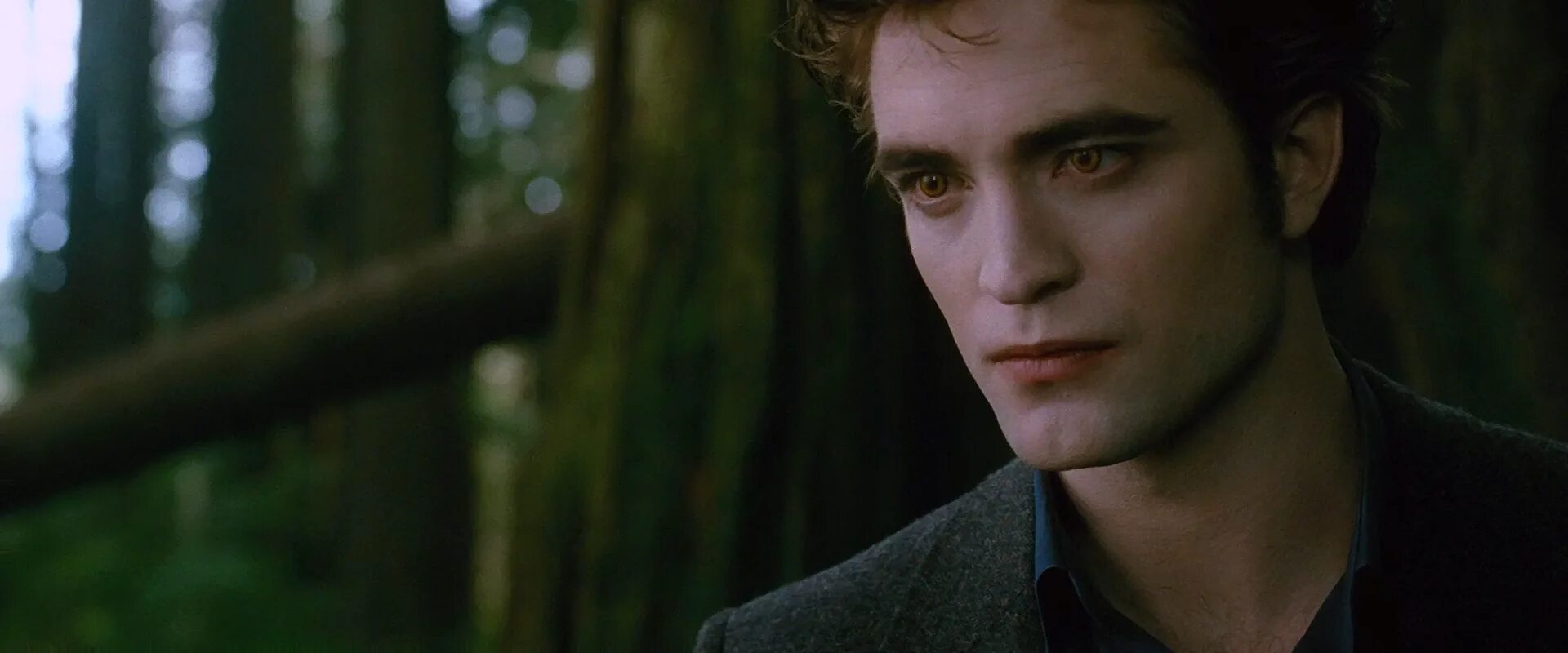 Тейлор лотнер. Парень поет песню из сумерек. Эдвард каллен рассвет часть 2. Эдвард каллен плачет. Роберт паттинсон сумерки затмение.