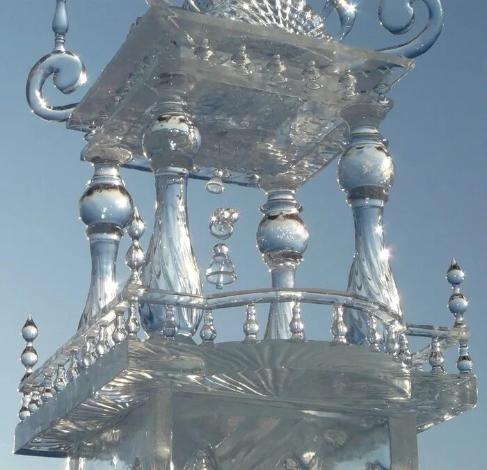 хрустальный дом. кристаллический замок. ледяной дворец в питере анна иоанновна. дом хрусталя. домик из льда.