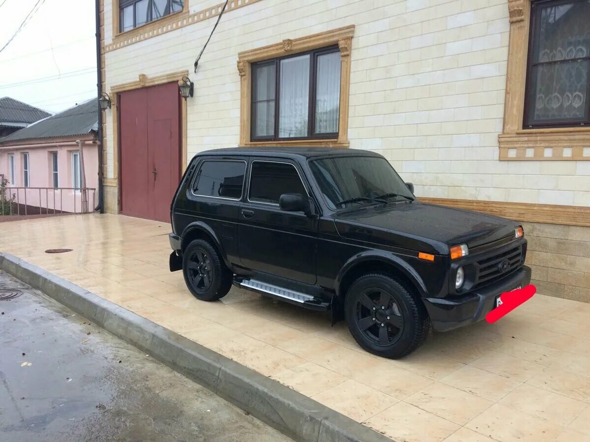 нива урбан черная на 18 дисках. колёса на ниву 2121. черные диски на ниву. Lada 4x4 bronto. черные диски на ниву.