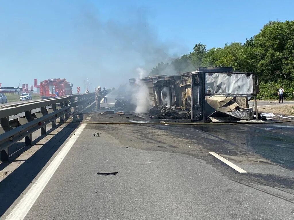 Авария под рязанью с фурой вчера. Дтп под рязанью с фурой сегодня. Дтп в путятинском районе сегодня на трассе. Авария на рязанском шоссе с фурой. Дтп под рязанью с фурой сегодня.