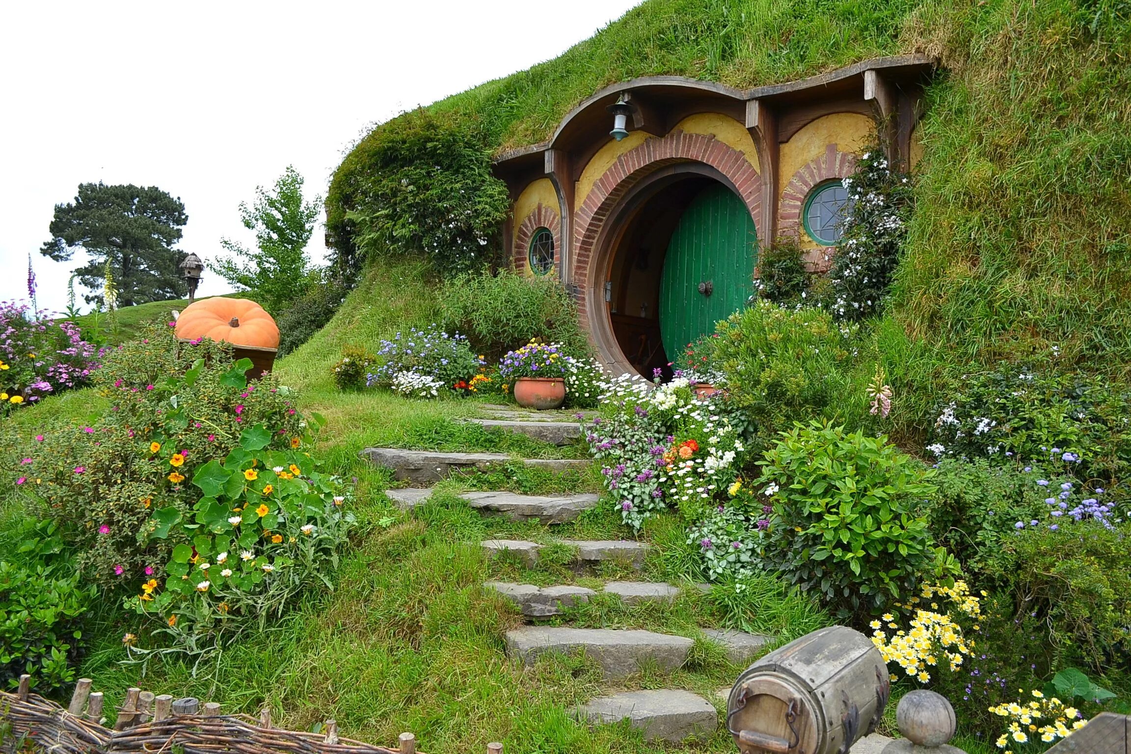 хоббит тон. база отдыха иноземцево. хоббитон иноземцево. хоббит тон. озеро хоббитон иноземцево.